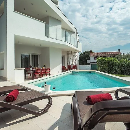 Valery Holiday home Stinjan